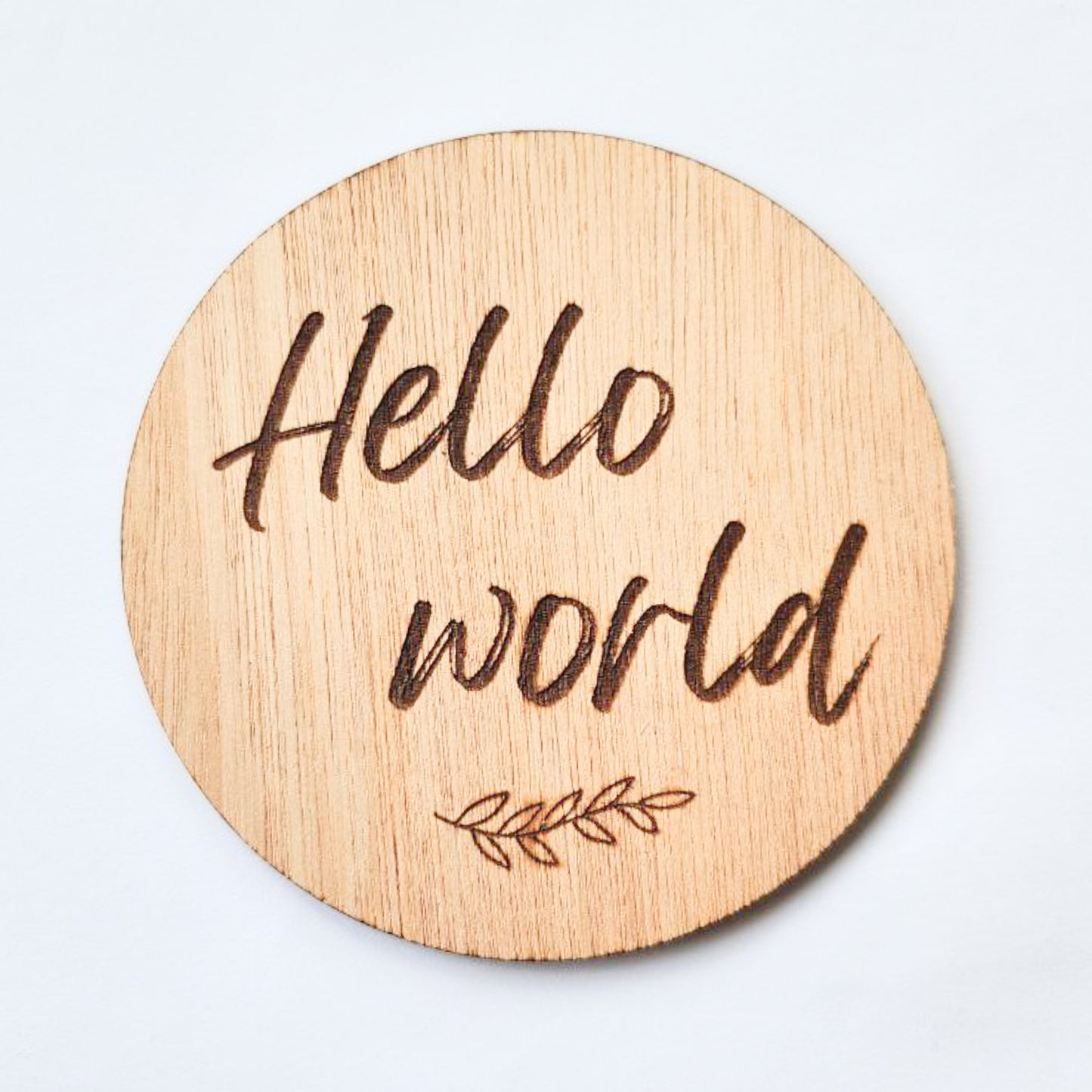 Houten geboortebord 'Hello world' - 2 groottes