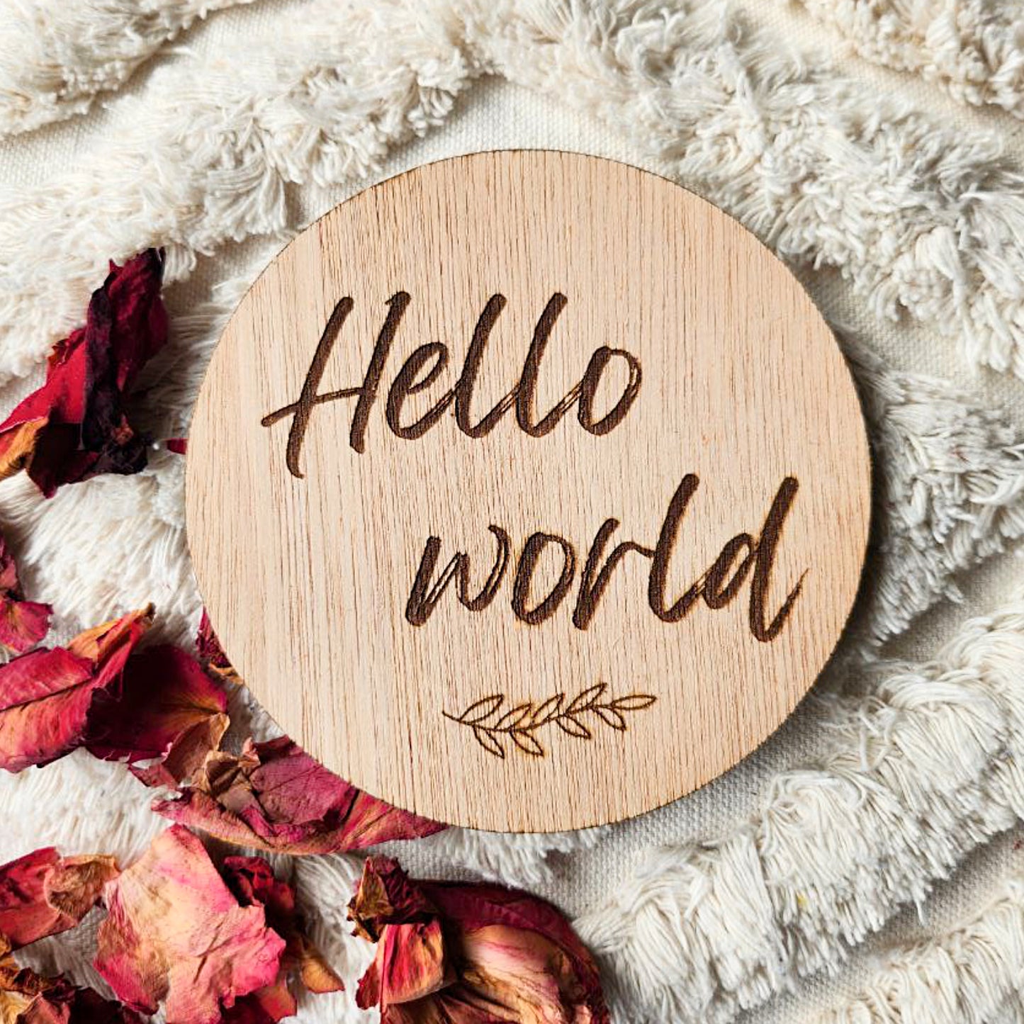 Houten geboortebord 'Hello world' - 2 groottes