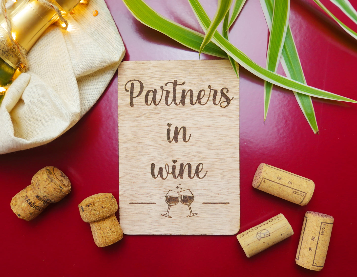 Houten wenskaart - Partners in wine